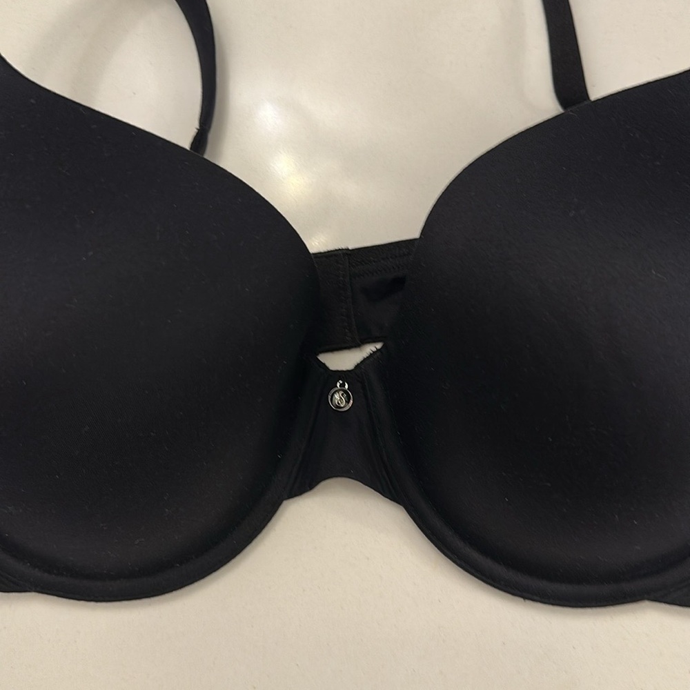 Victorias Secret Black Women's Bra, 38C.
